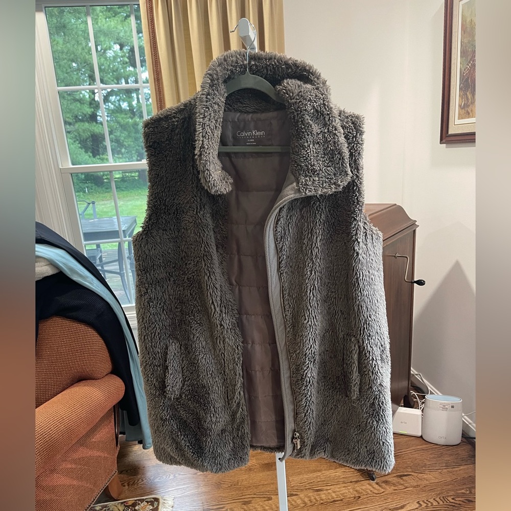 Calvin Klein sleeveless high collar vest/coat